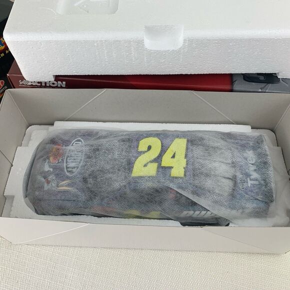 1:24 Action 2003 #24 Dupont‎ Looney Tunes Bugs Bunny Monte Carlo Jeff Gordon Sam - Picture 6 of 9